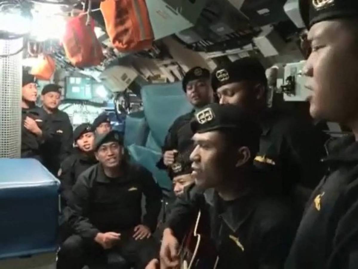 VIDEO: Feliz y cantando estaba la tripulación del submarino indonesio naufragado  