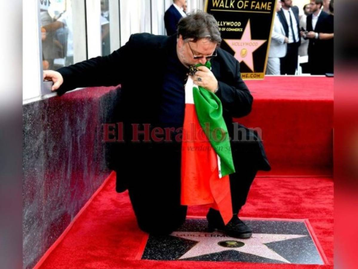 Mexicano Del Toro devela su estrella en Hollywood con mensaje a inmigrantes