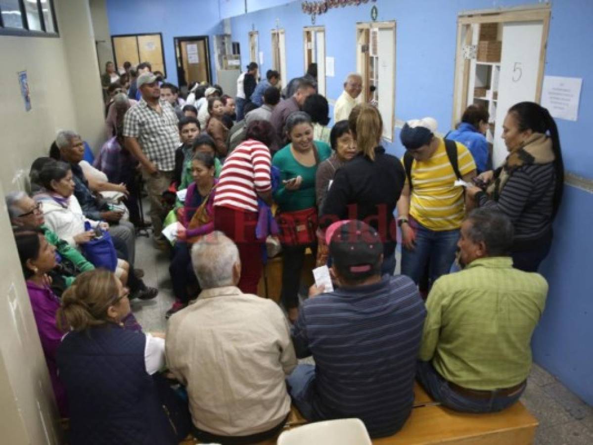 Abarrotadas las farmacias del IHSS debido a remodelaciones