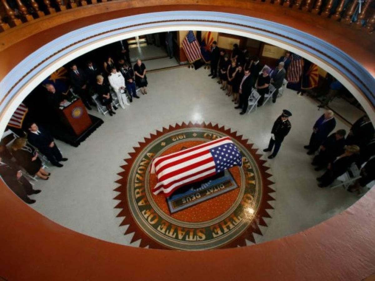 Funeral: John McCain regresa al Capitolio de EEUU por última vez y sus colegas lo despiden