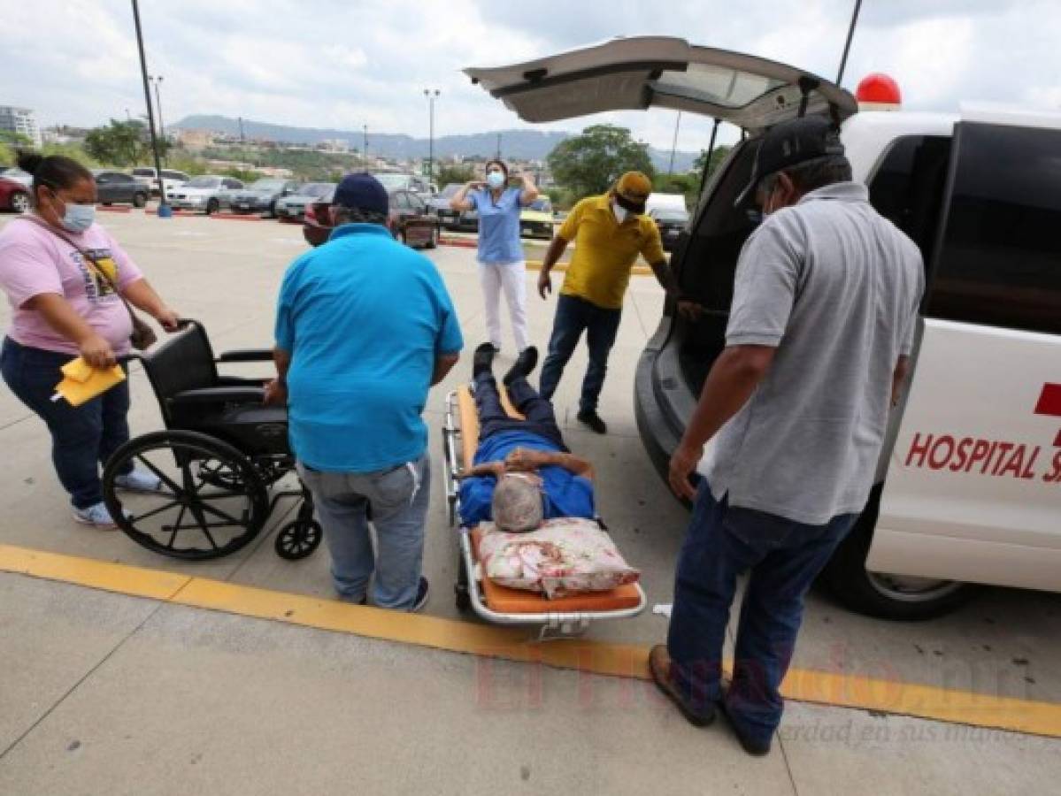 Adultos mayores podrán vacunarse por autoservicio; próxima semana dirán donde