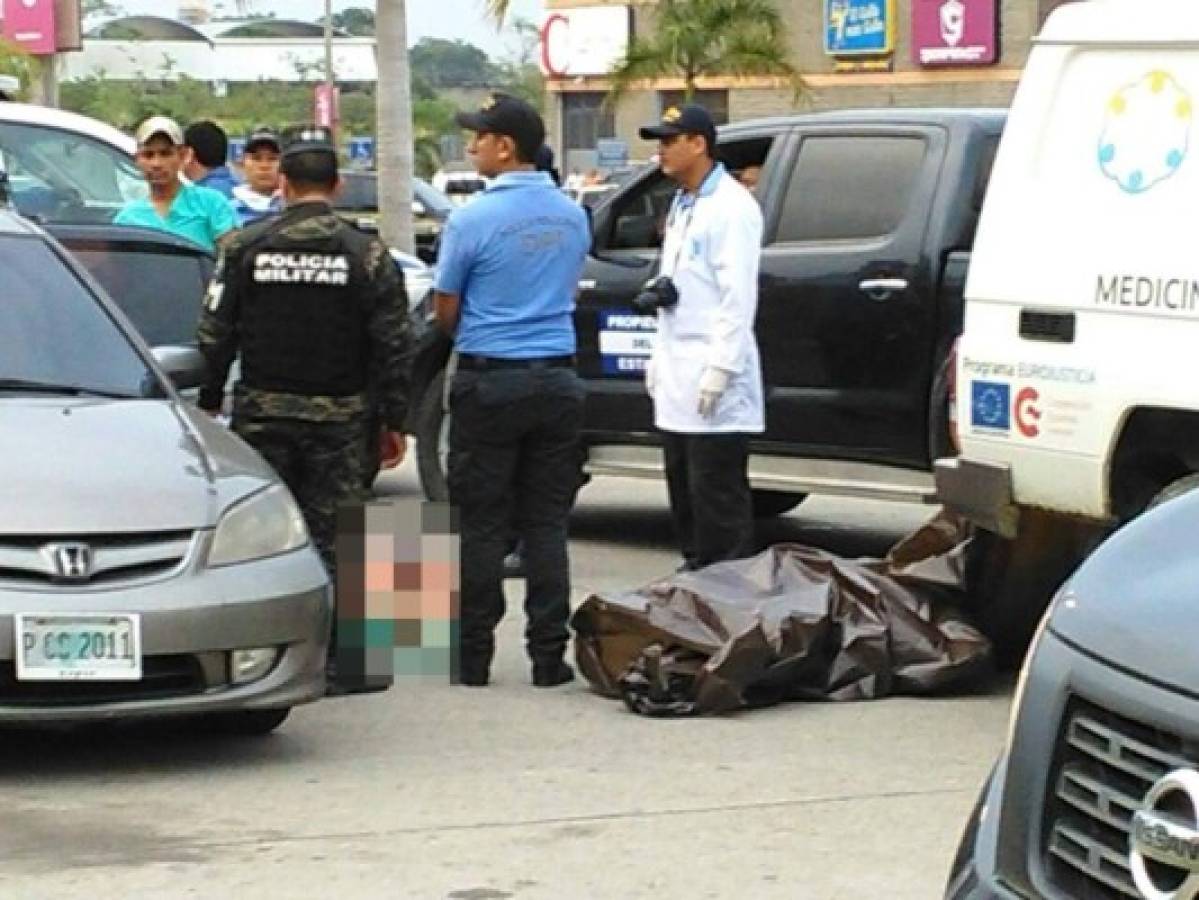 En extrañas condiciones hallan a pareja muerta dentro de vehículo en la Terminal Metropolitana de San Pedro Sula