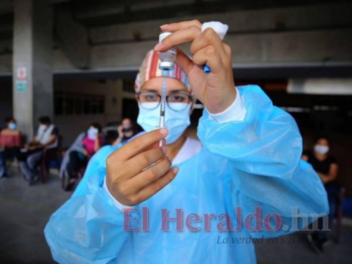 Vacunarán contra covid-19 a 18,000 alumnos de secundaria