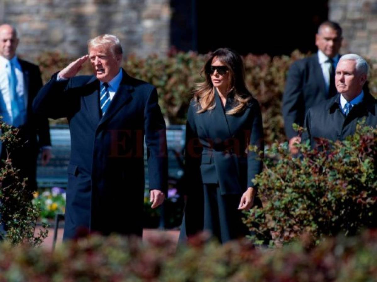 El presidente de los Estados Unidos, Donald Trump junto a su esposa Melania, además el vicepresidente Mike Pence.