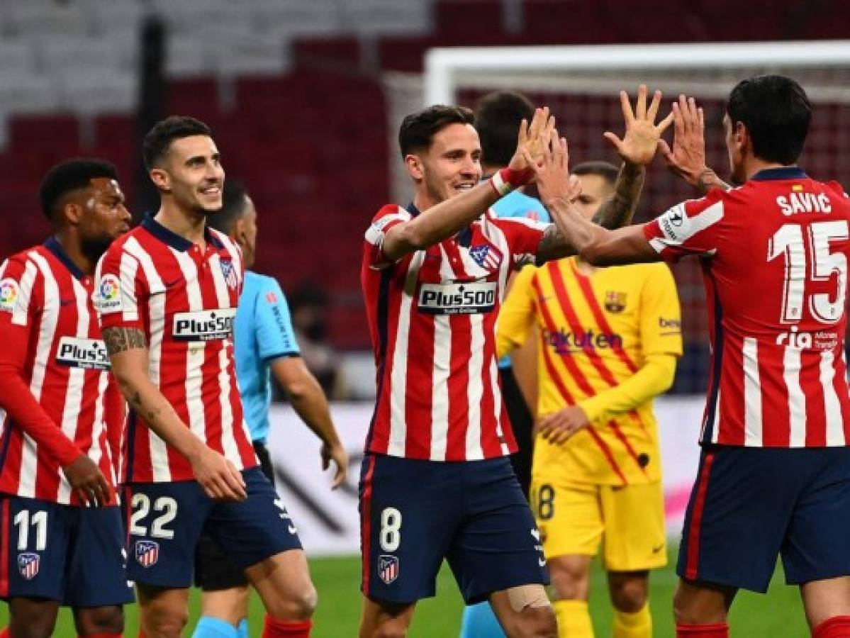 Atlético de Madrid alcanza el liderato y hunde al Barcelona