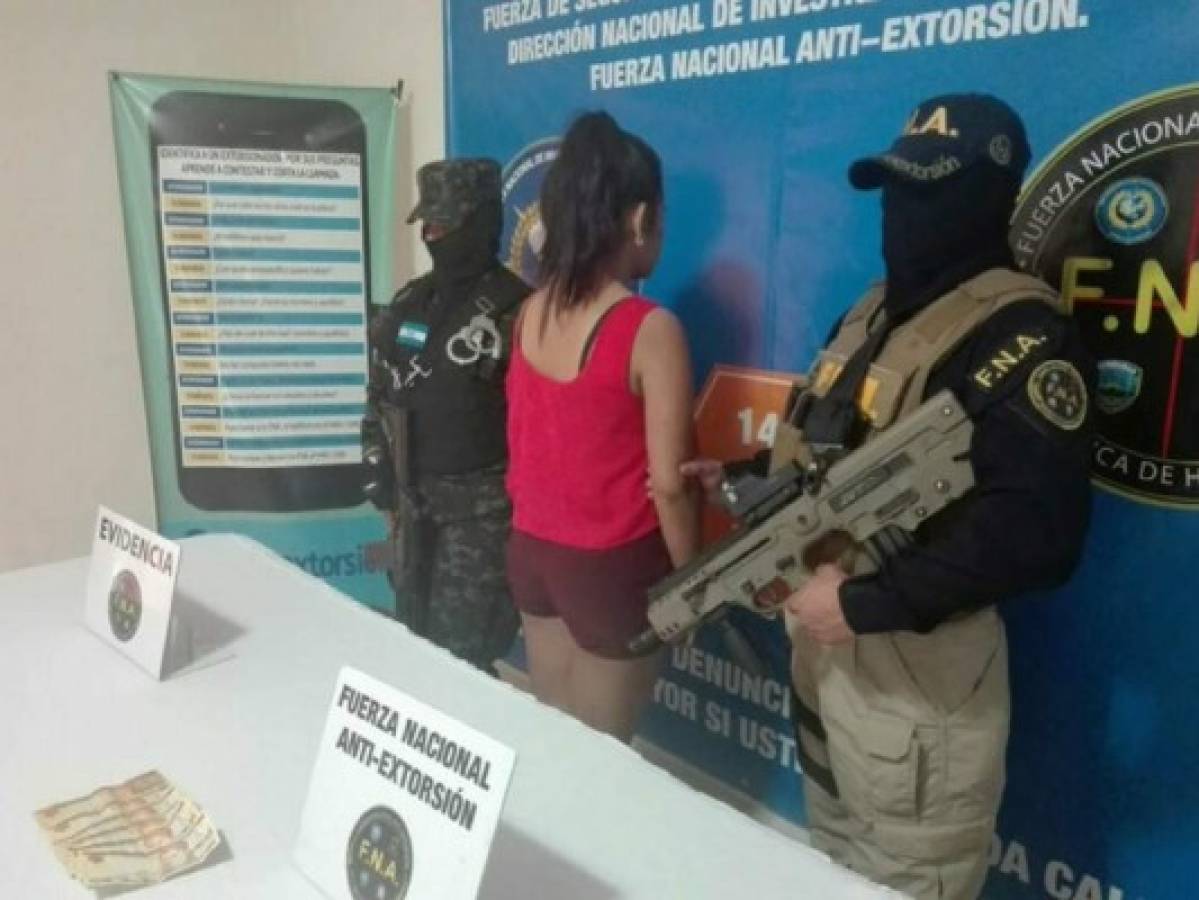 Detienen a jovencita en la capital de Honduras acusada por extorsión