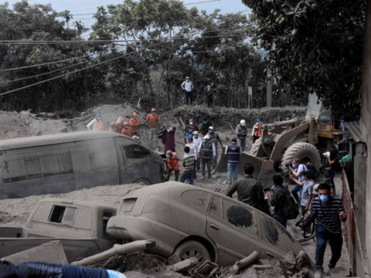 Erupción de volcán deja 75 muertos y casi 200 desaparecidos en Guatemala