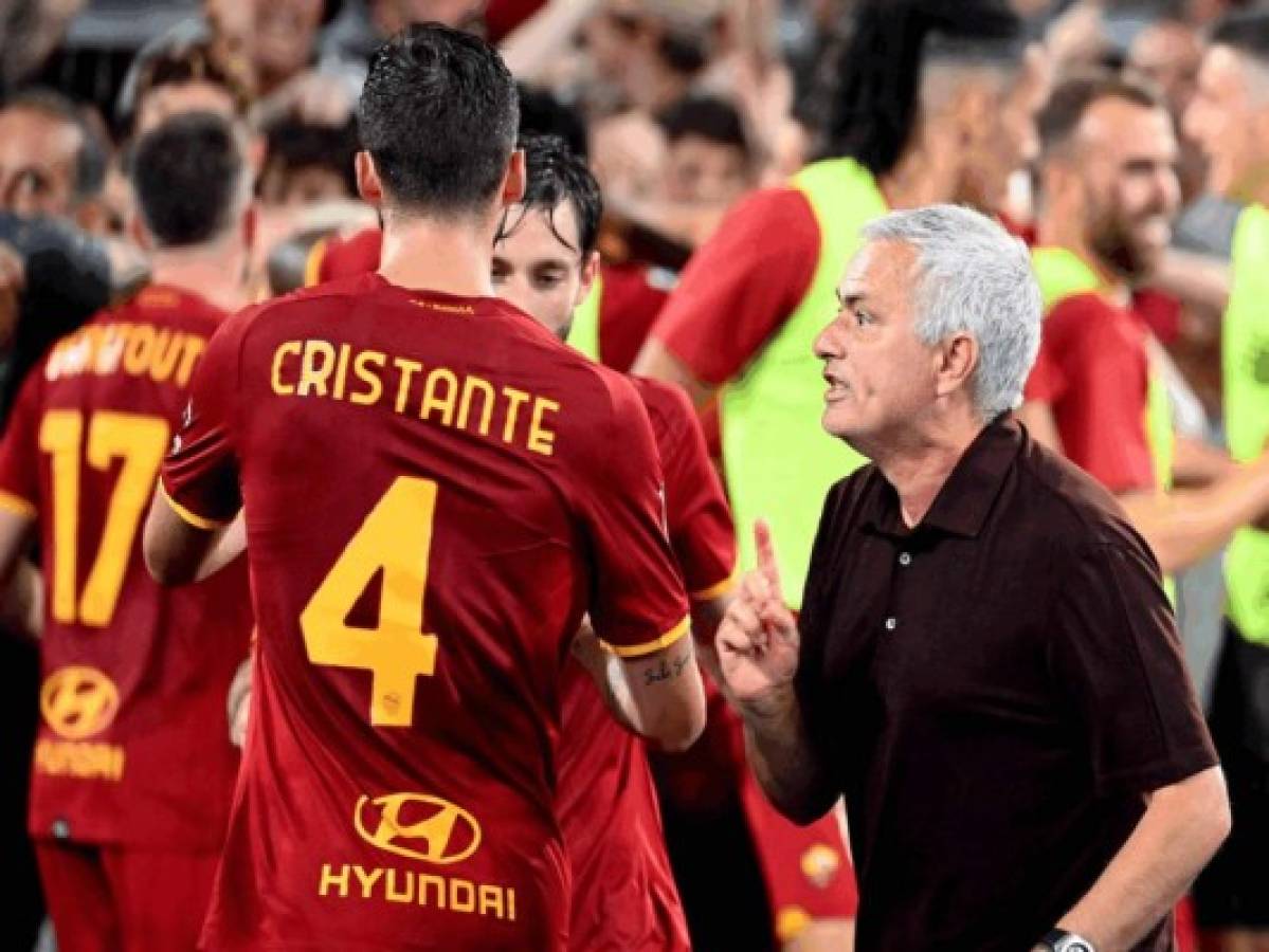 La Roma se pone líder en el partido 1,000 de Mourinho