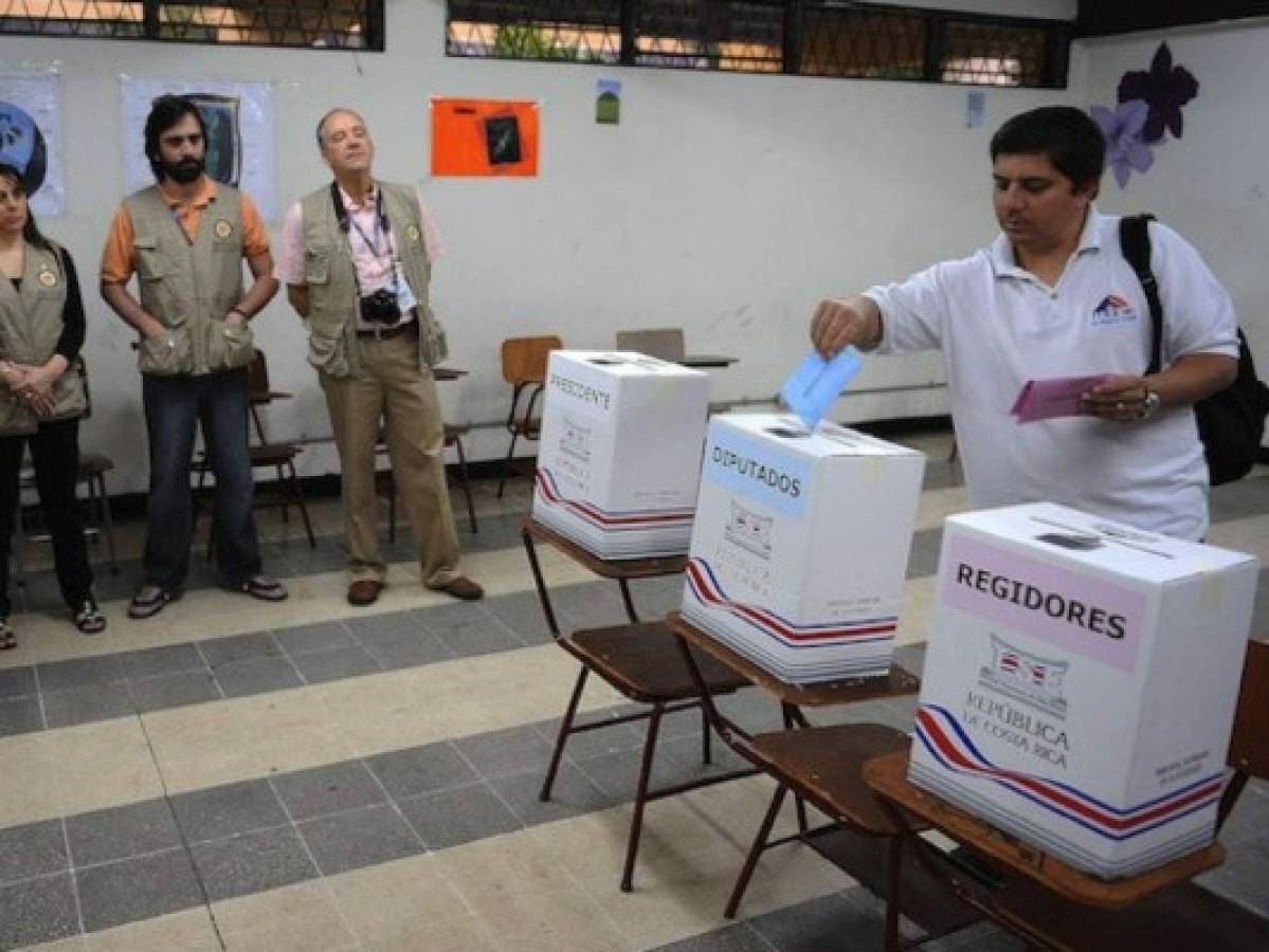 Costarricenses comienzan a votar en elección marcada por impacto religioso
