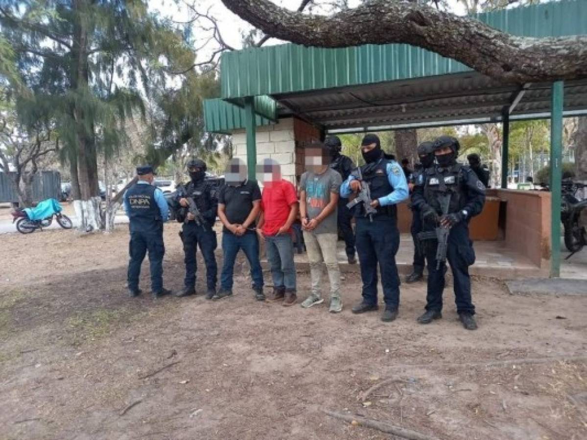 Trasladan a 'La Tolva' a tres supuestos traficantes de cocaína