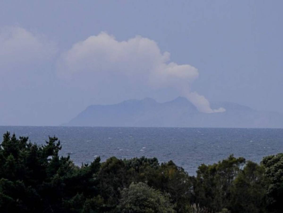 Recuperan otros seis cuerpos en Nueva Zelanda tras erupción