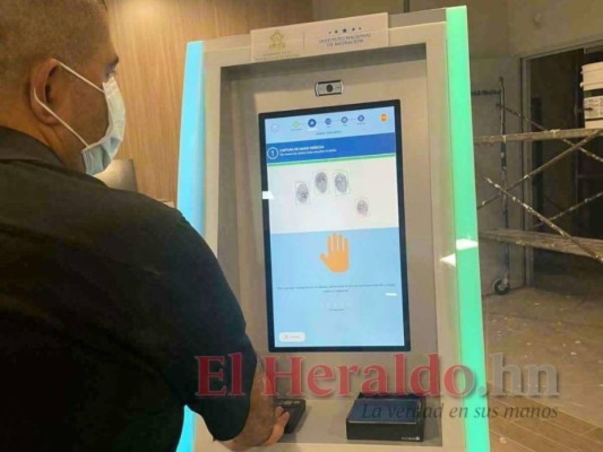 Control migratorio en Palmerola se hará en quioscos digitales