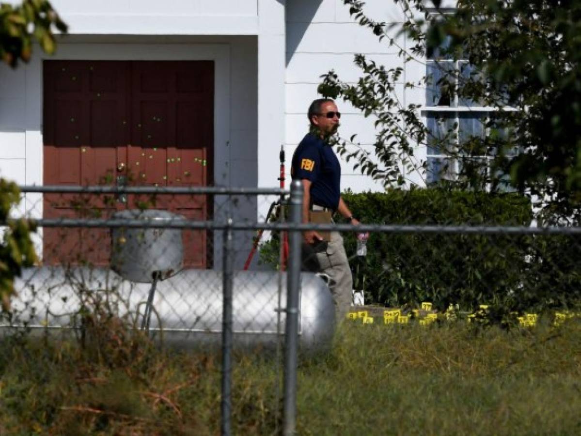 FBI busca acceso al teléfono del atacante de masacre en Texas