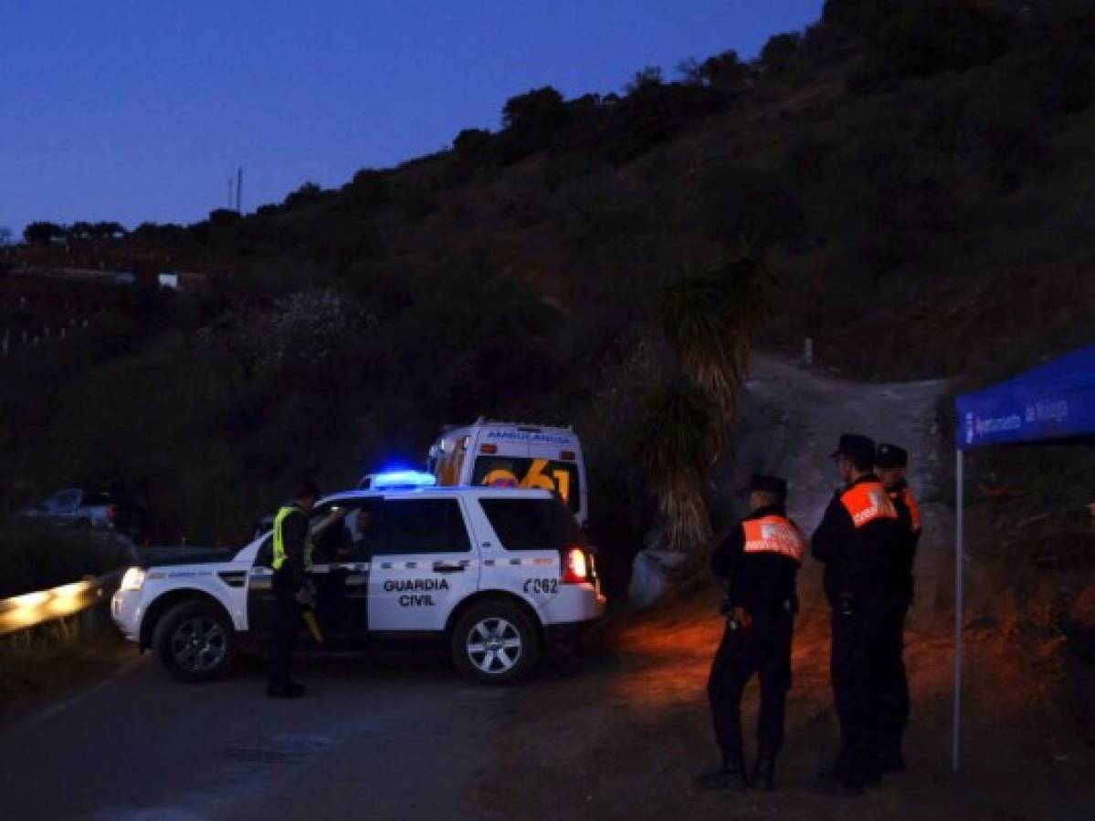 Llega maquinaria pesada para rescatar a niño en España 