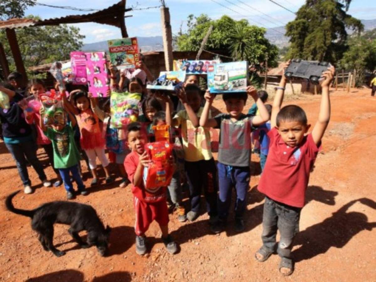 Dibujamos enormes sonrisas en los rostros infantiles en Los Pinos de Tegucigalpa