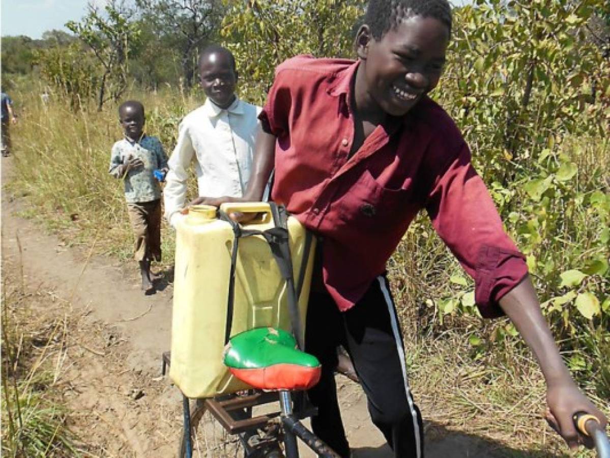 Un dispositivo solar que lleva agua potable a las comunidades