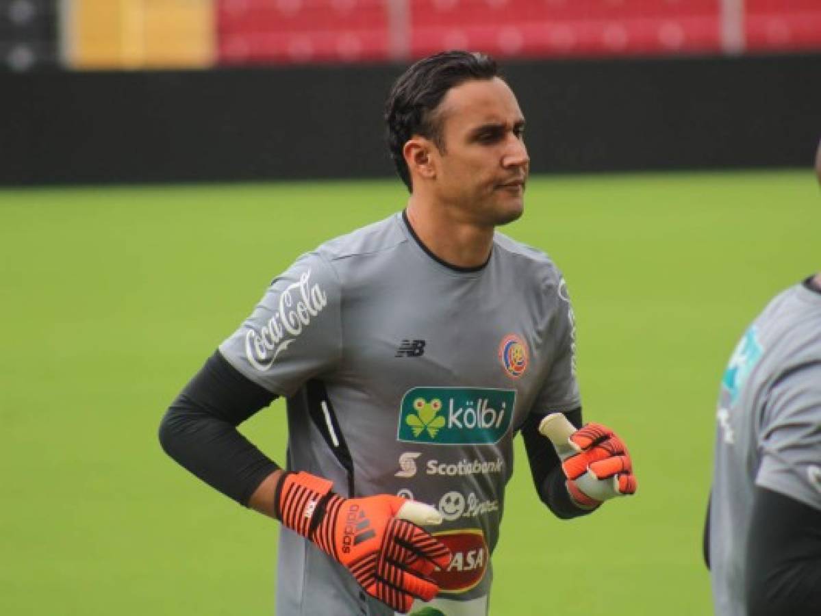 ¡Es un felino! Keylor Navas brilló en el entrenamiento de Costa Rica en el Morera Soto