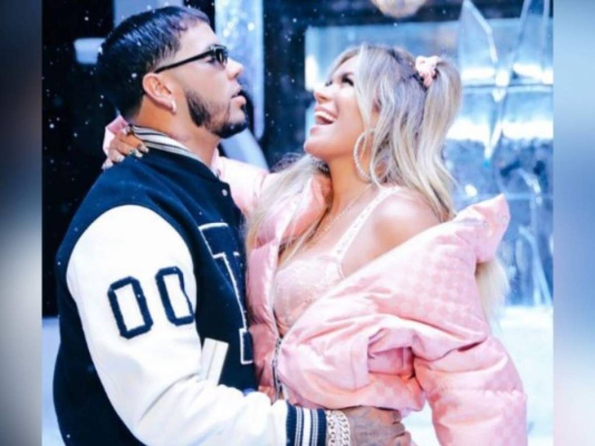 Karol G revela tres cosas que no pueden faltar en su boda con Anuel AA