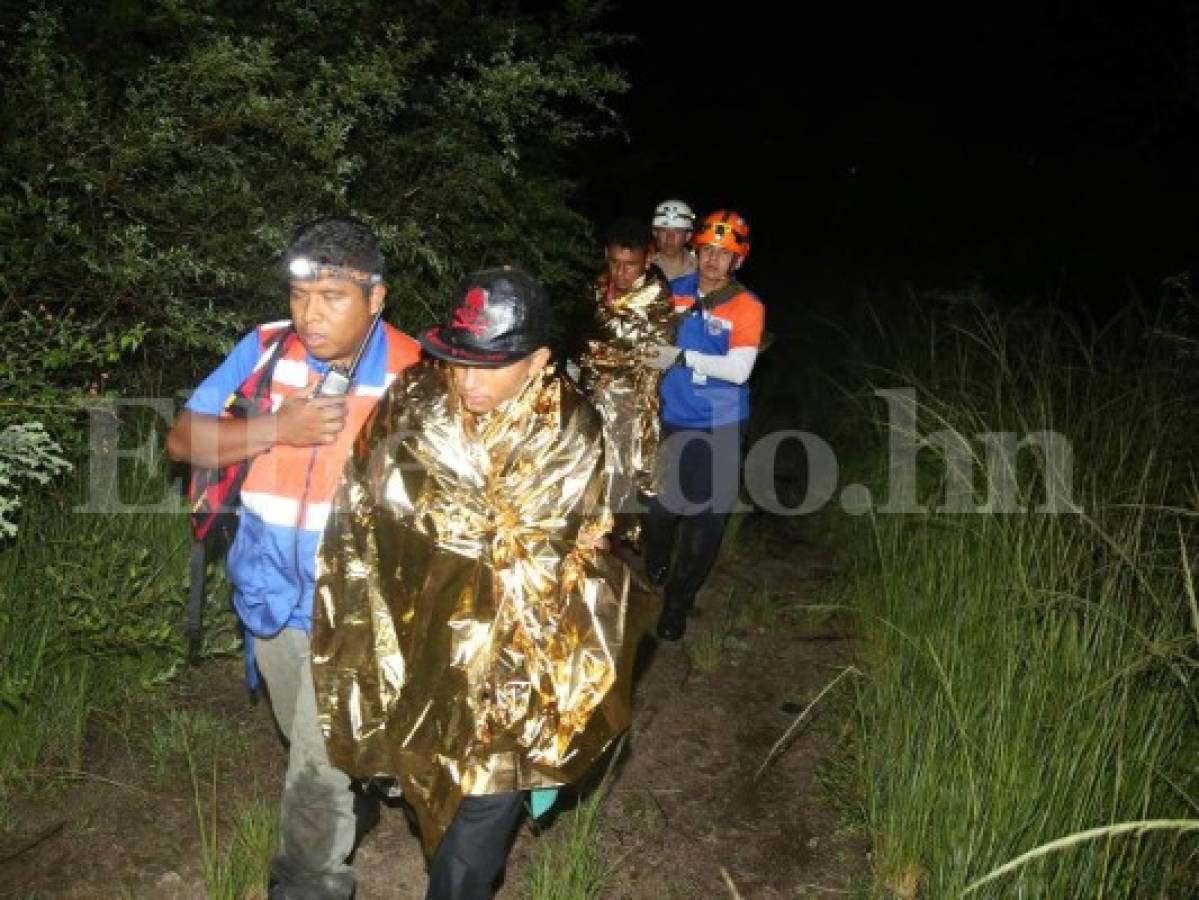 Rescatan a primos arrastrados por río Guacerique en la capital de Honduras