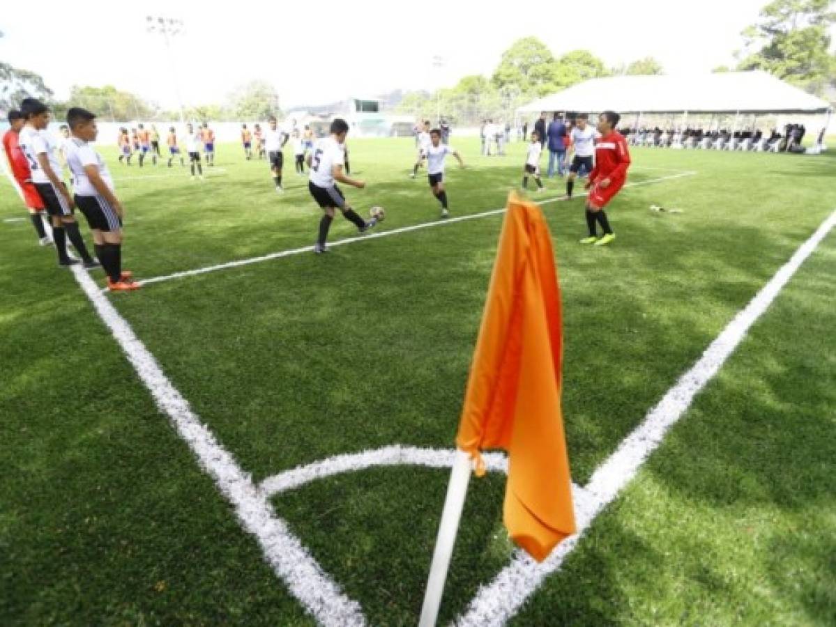 Vecinos de Santa Lucía ya cuentan con el Estadio Municipal Campo Estrella