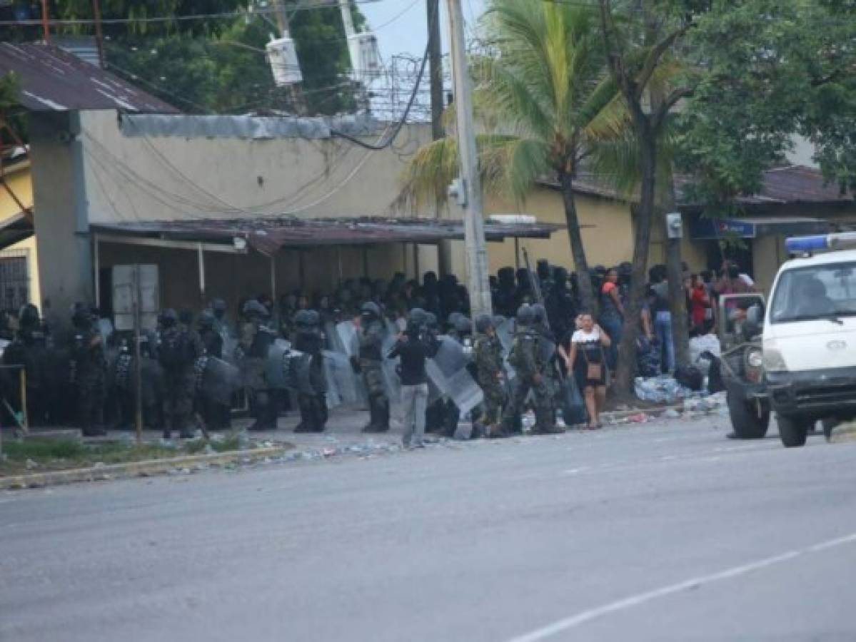 Trasladan a 536 reos del Centro Penal de San Pedro Sula a cárceles de máxima seguridad