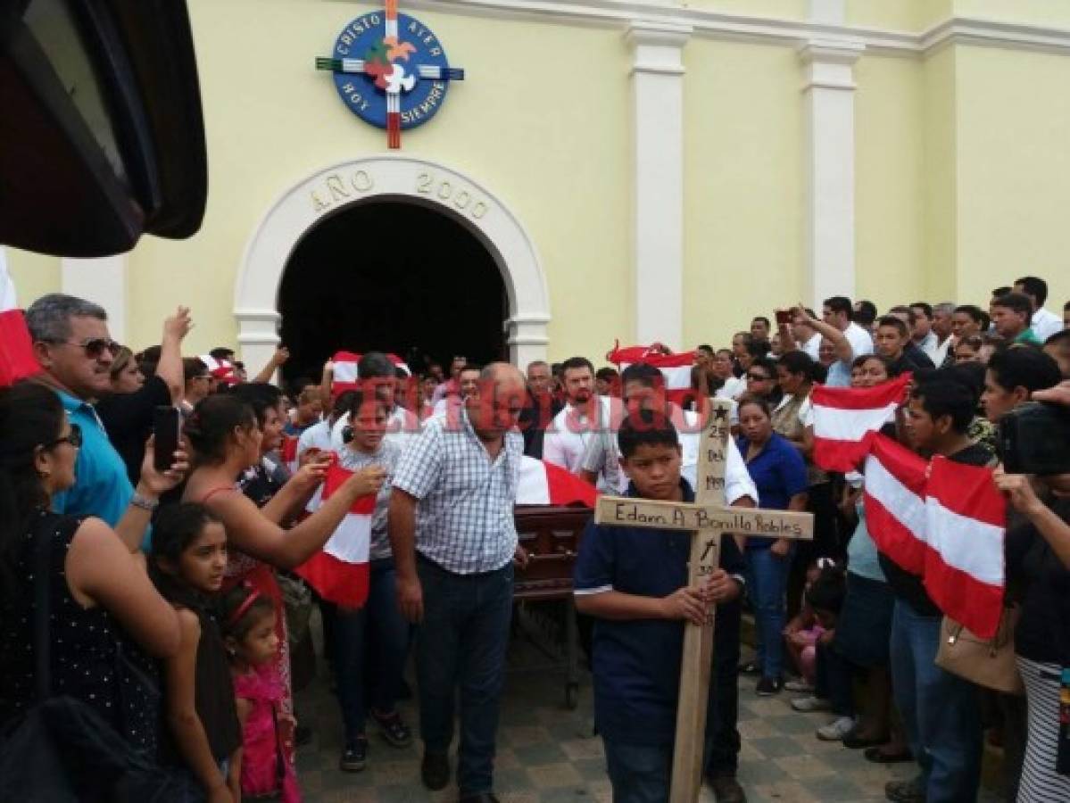 Multitudinario adiós al alcalde de El Triunfo, Edán Bustillo