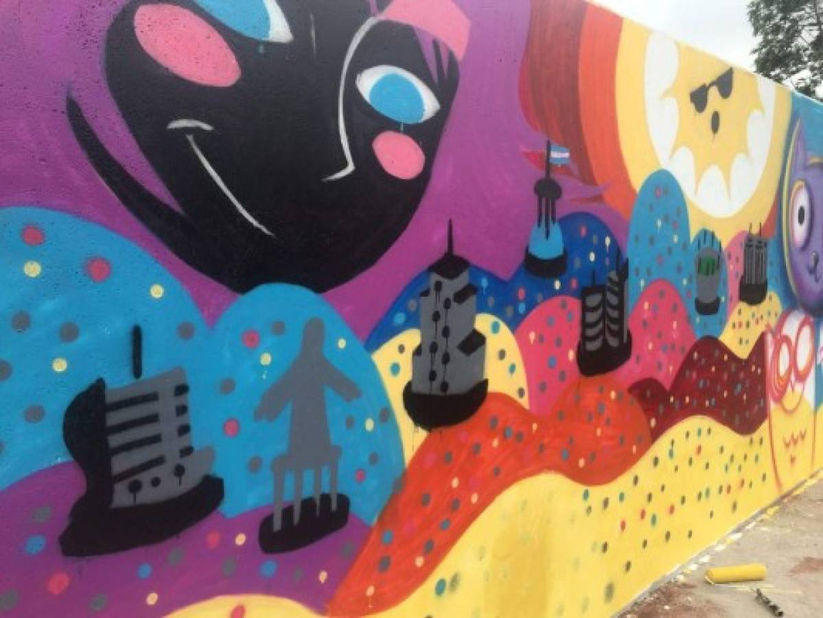 Honduras: Artistas pintan murales con grafitti en el anillo periférico