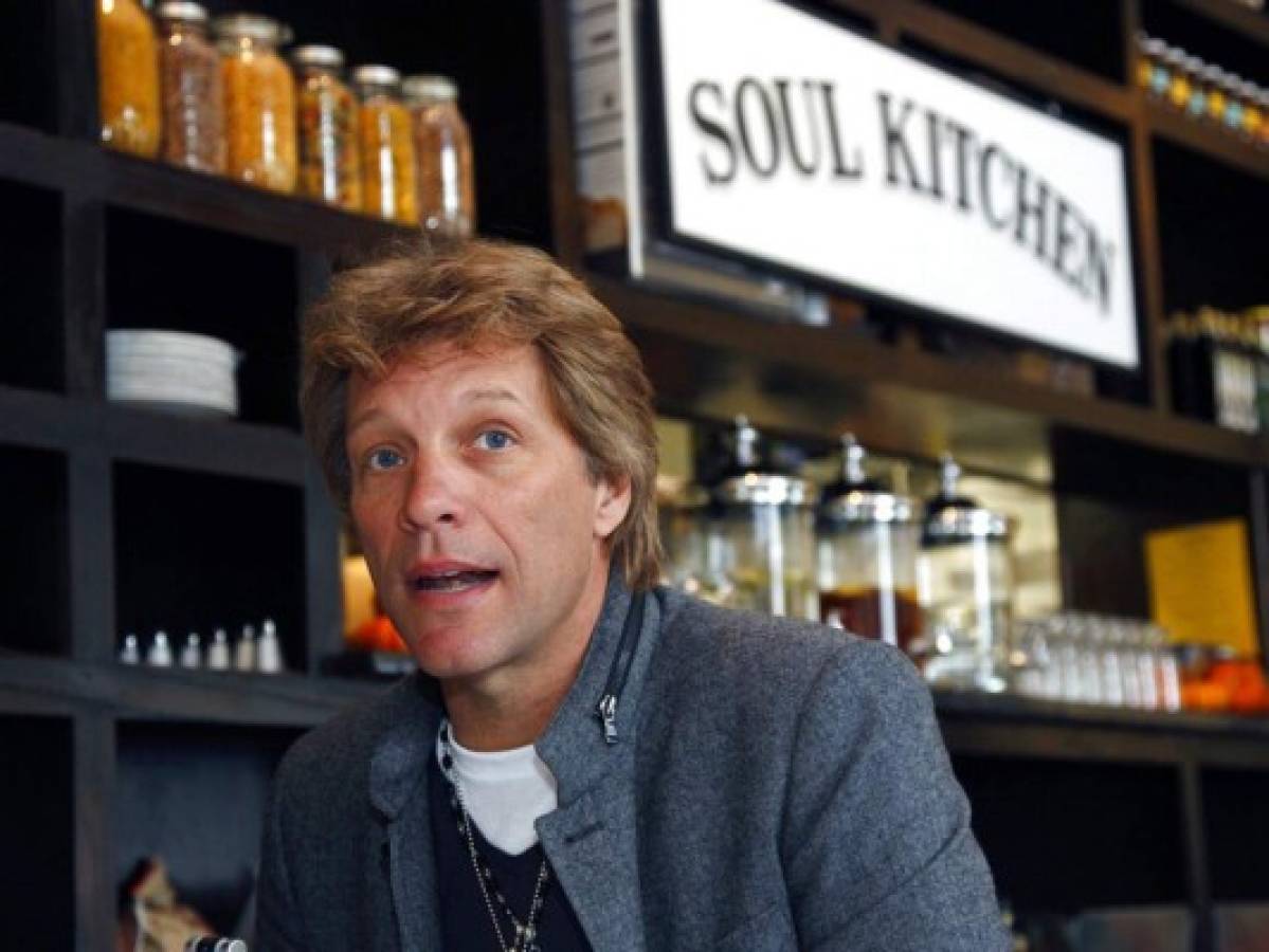 Restaurante de Bon Jovi invita a empleados de gobierno