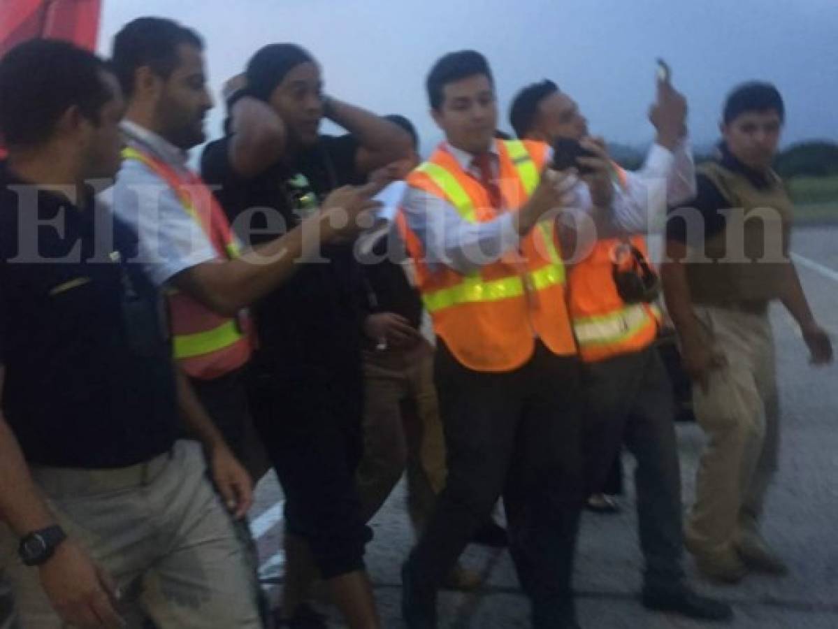 Ronaldinho ya está en Honduras; mira las fotos de su llegada