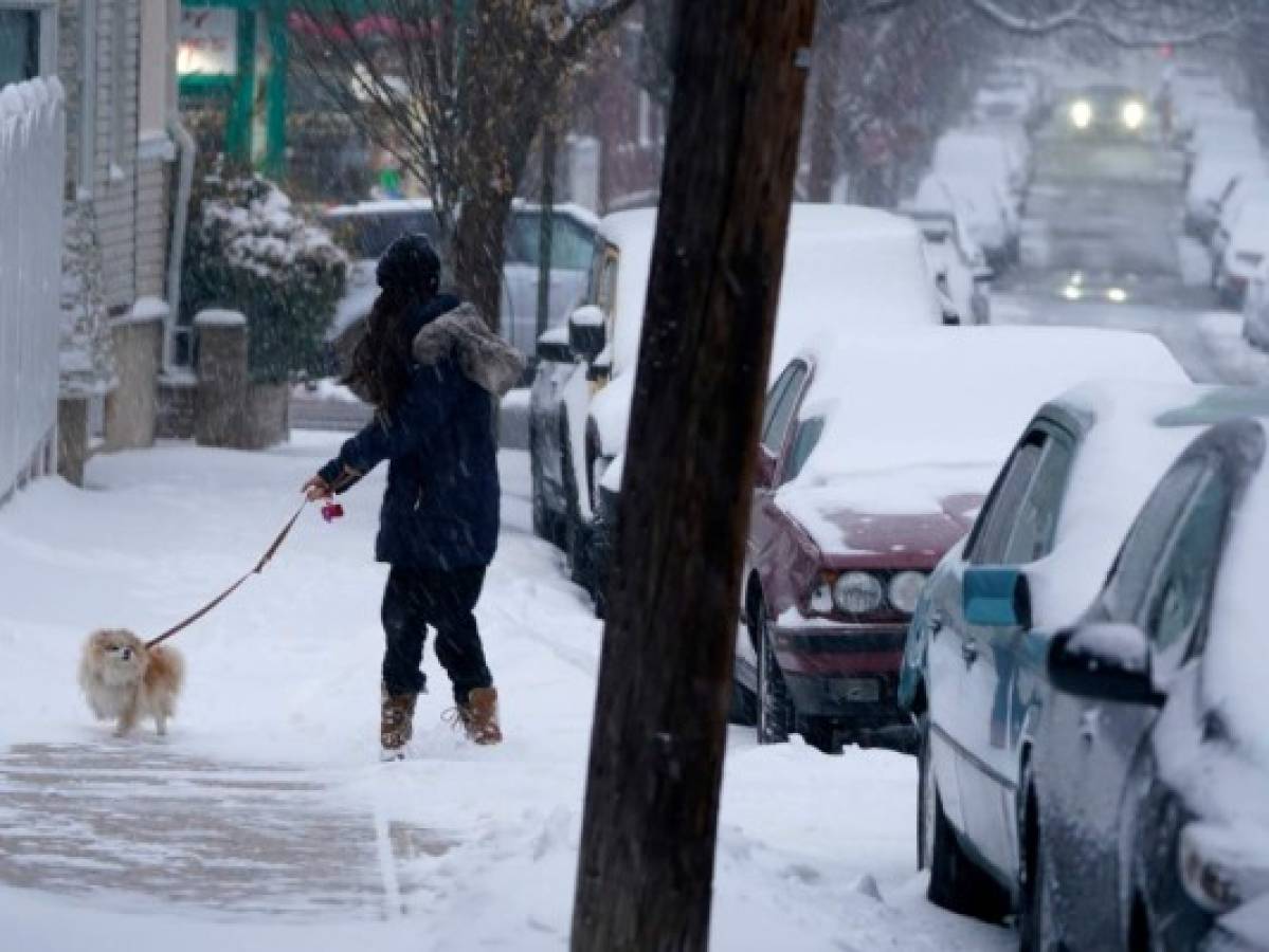 Suspenden vacunación por nevada en noreste de Estados Unidos  