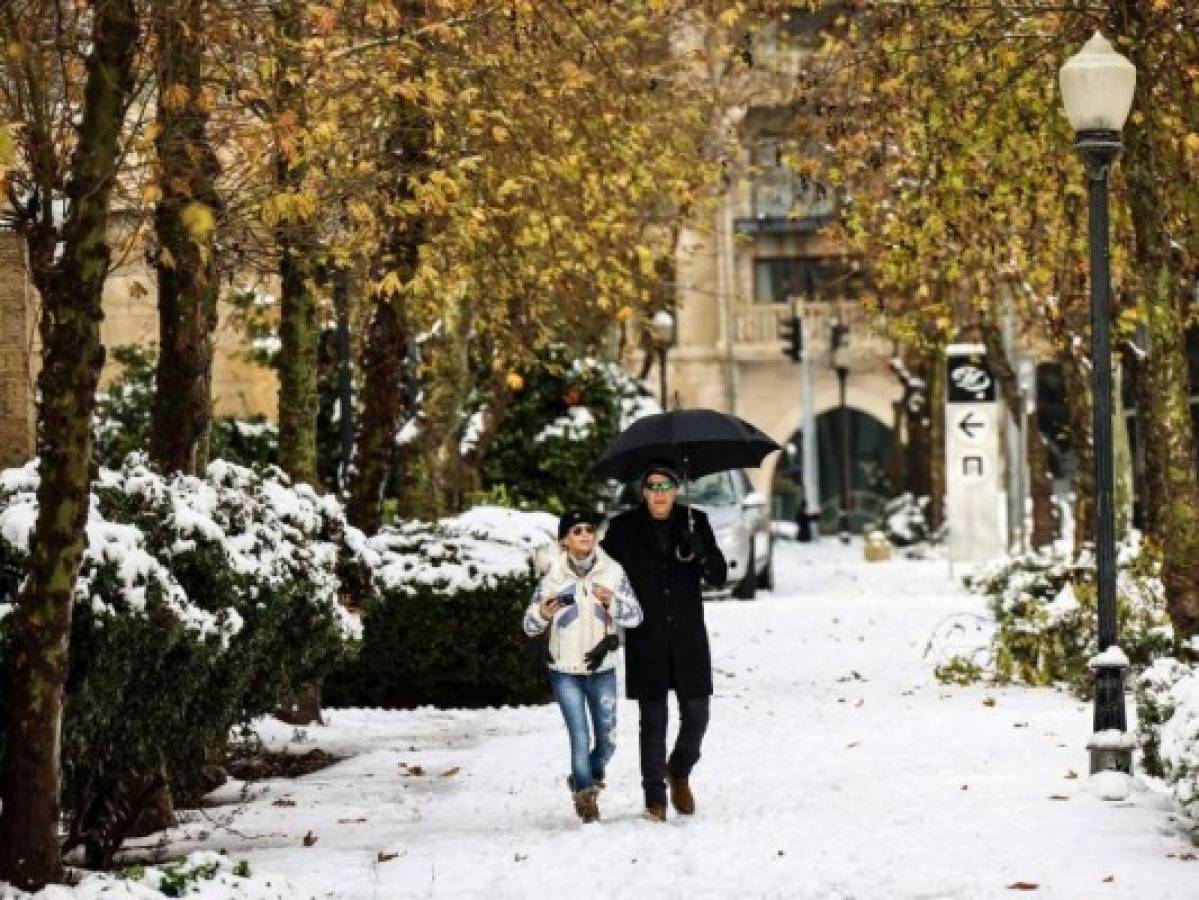 Una inusual nevada cubre de blanco Jerusalén