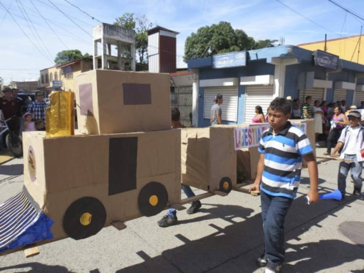 Alumnos de básica piden paz en las marchas de Comayagua