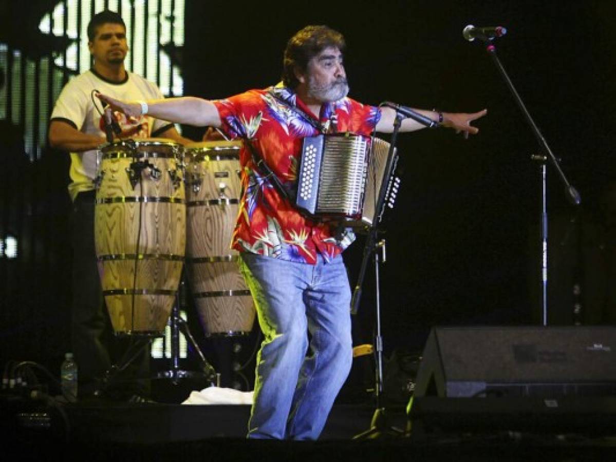 Muere mexicano Celso Piña, el músico que hizo bailar a Gabo