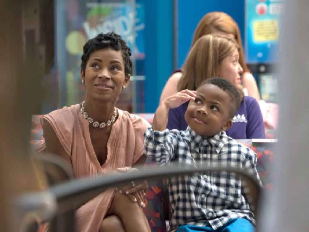 Zion Harvey junto a su madre, Pattie Ray (Foto: AP)