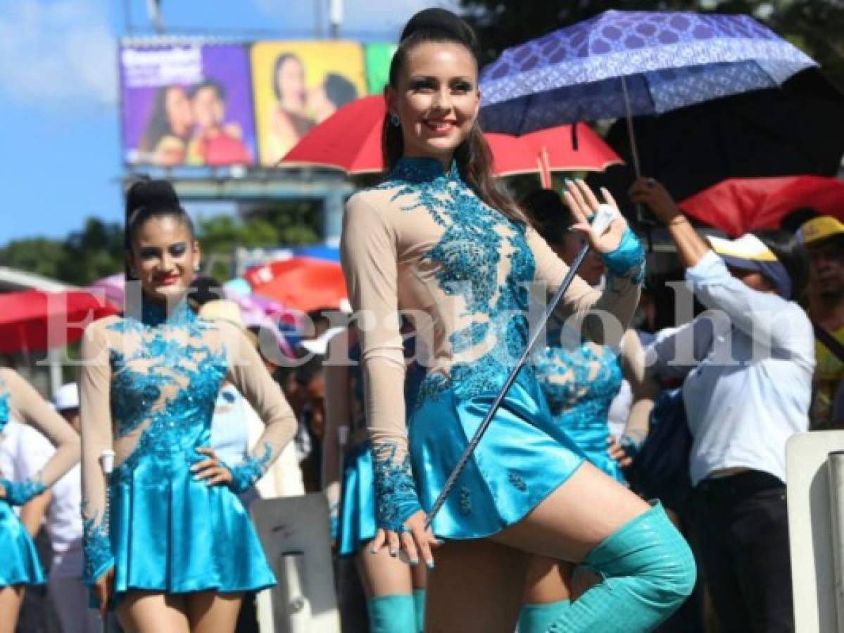 Derroche de emociones, alegría y elegancia al paso del Central Vicente Cáceres en los desfiles de Tegucigalpa