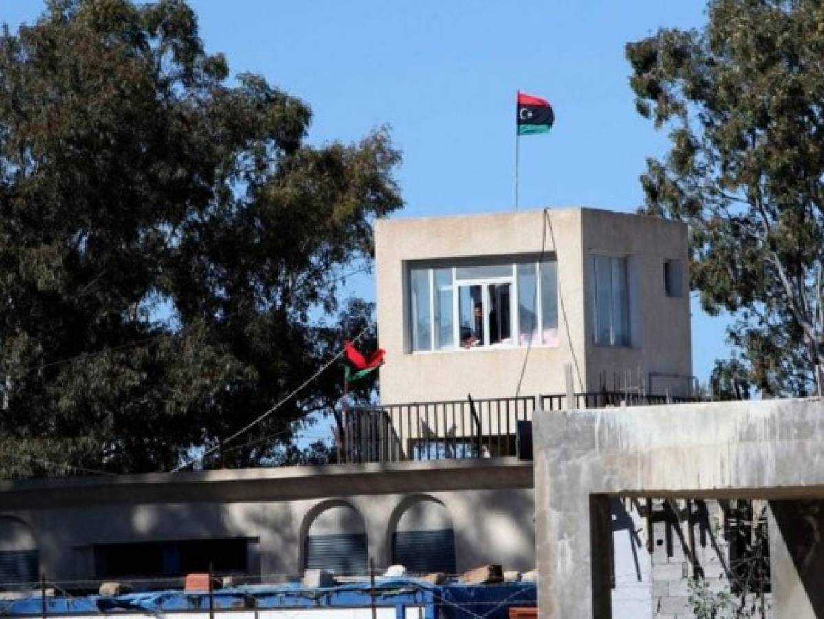 400 reclusos huyen de prisión en Libia durante enfrentamientos