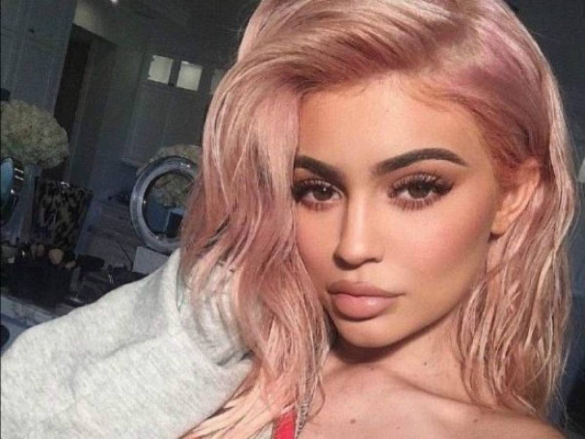 Kylie Jenner revela por qué se operó los labios