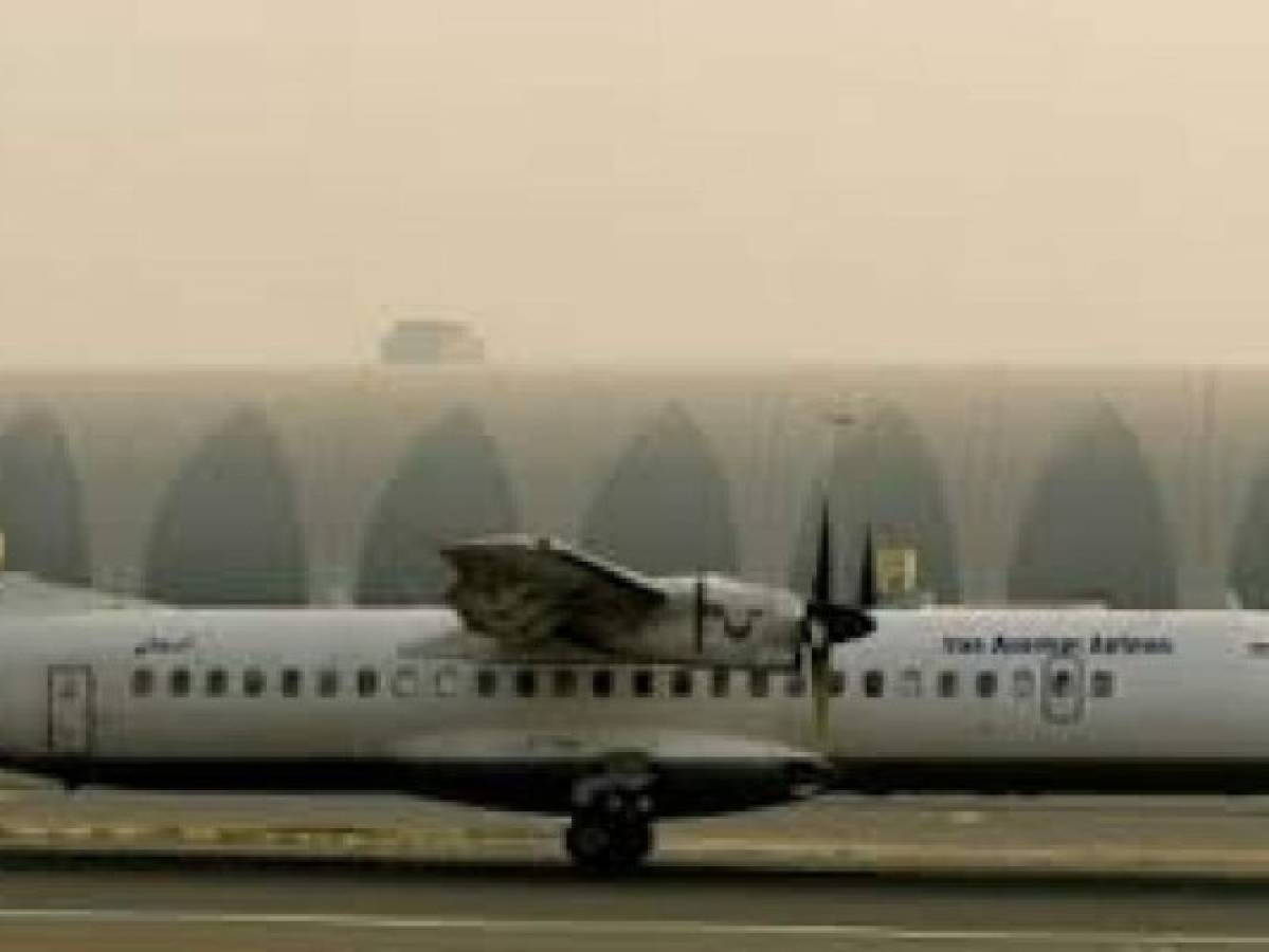 Un avión se estrella en Irán con 66 ocupantes que se teme hayan muerto
