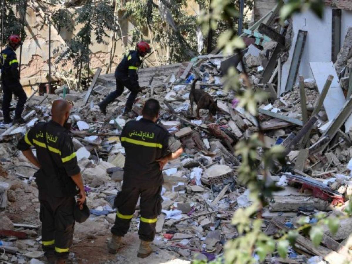 Capturan a 16 autoridades de aduanas de Beirut por mortífera explosión