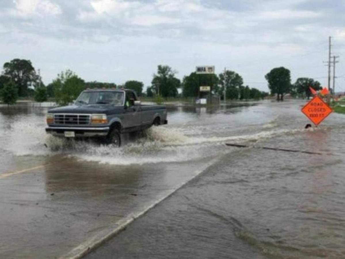 Desalojos y rescates por inundaciones en Missouri, Estados Unidos