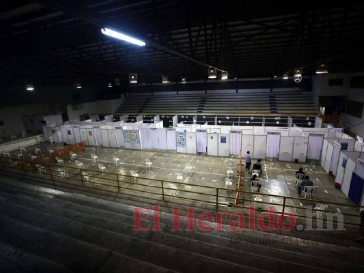 Las salas de espera permanecen a medio vapor durante las noches, pero esto se debe a la baja de atenciones en general. Foto: Johny Magallanes/El Heraldo