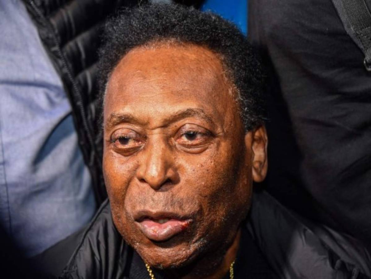 Pelé, 'estable', tras regresar brevemente a cuidados intensivos