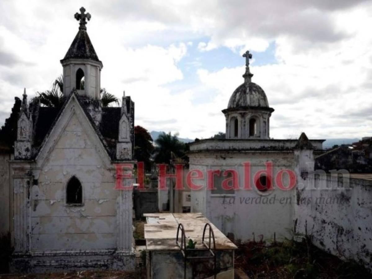 Los cementerios contarán con presencia policial. Habrá control de ingreso. Foto: Emilio Flores/ EL HERALDO.