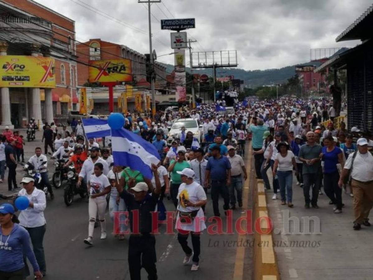 Nuevamente nacionalistas marchan en apoyo a Juan Orlando Hernández