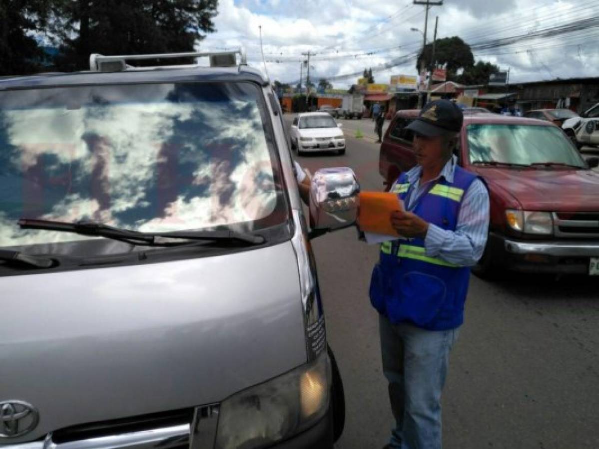 Las autoridades de la Secretaría de Infraestructura y Servicios Públicos (INSEP) también realizaron operativos. Foto: Johnny Magallenes/EL HERALDO.