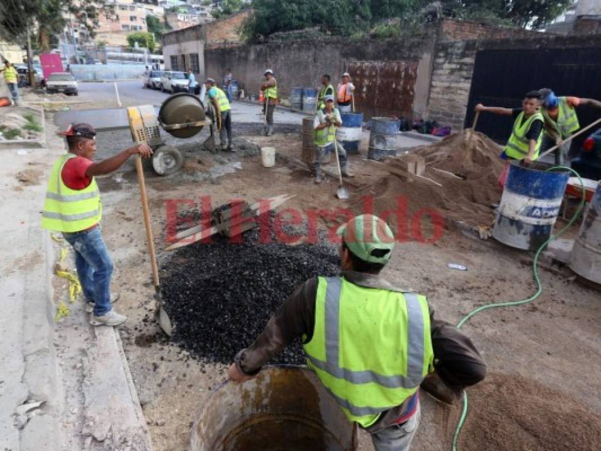 En reparación varios tramos de las calles de barrio El Bosque en la capital de Honduras