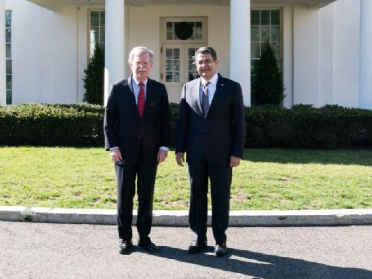 Consejero de seguridad de EEUU y presidente de Honduras hablan de migración y Venezuela  