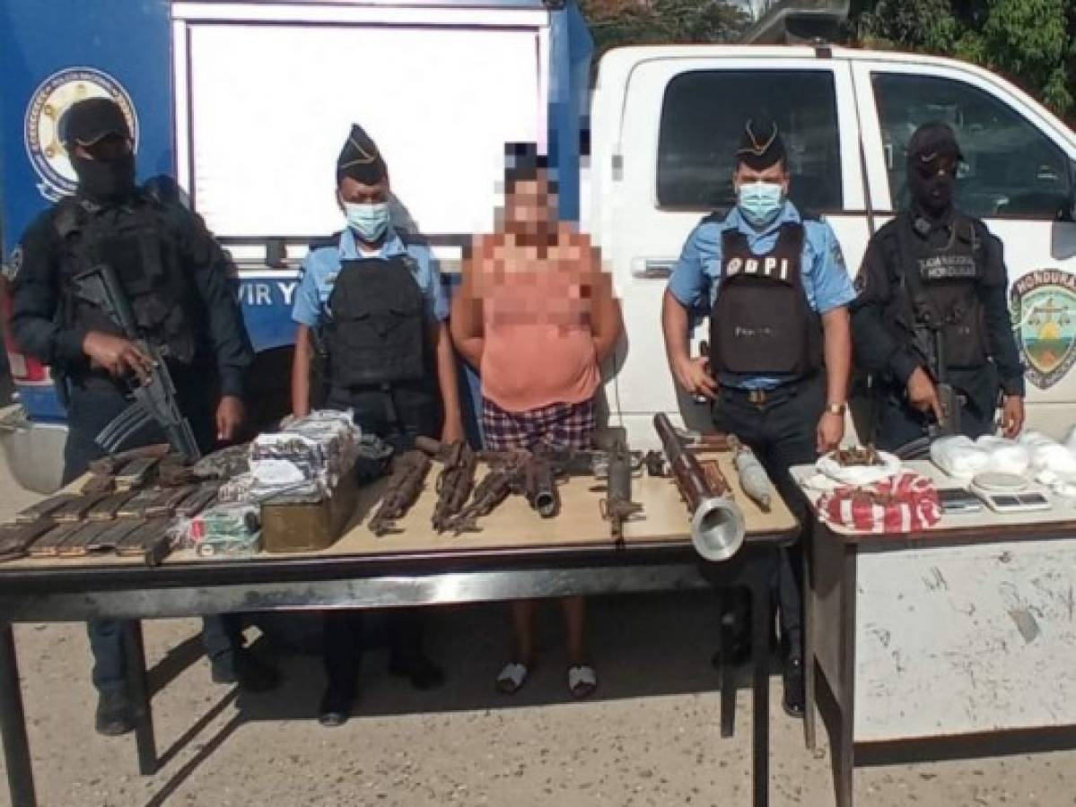 Con potente arsenal y drogas capturan a una mujer en Colón