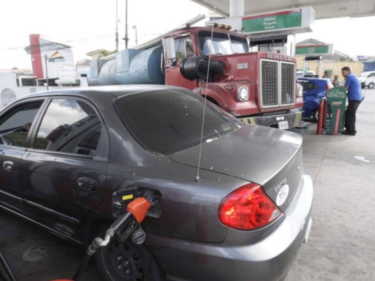 Gasolinas bajan este lunes entre L 2.34 y L 2.57 el galón, y el diésel L 2.01