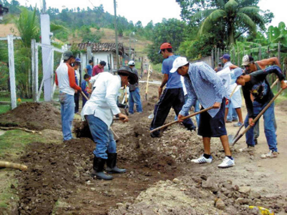 Instalan proyecto de agua potable en el centro urbano de Salamá